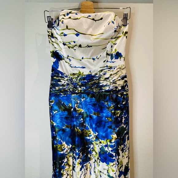 Elegant Strapless Floral Maxi Dress - Picture 3 of 6